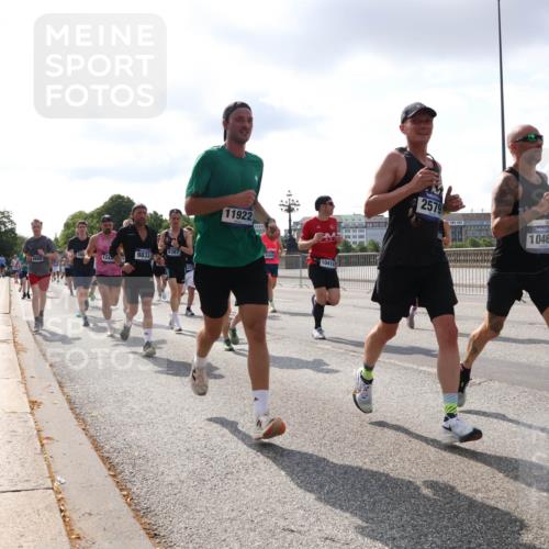 29.06.2025 - hella hamburg halbmarathon Lena Gebhardt http://msf.ph/oto/8416829 29.06.2025 09:51:04 Lombardsbrücke 9833, 11922, 12915, 1041, 2579, 1629, 1046, 1136, 1256, 1441, 1677, 1941, 1962, 2546, 2579, 3056, 3626, 3700, 3947, 4205, 4854, 4888, 4889, 4893, 5026, 5087, 5275, 5387, 5472, 5506, 5508, 5752, 5916, 6080, 6429, 6593, 6639, 6686, 6687, 6721, 6901, 7110, 7116, 7284, 7378, 7635, 7693, 7962, 8091, 8122, 8319, 8574, 8958, 8966, 9262, 9313, 9371, 9380, 9755, 9833, 9885, 10064, 10193, 10415, 10469, 10783, 10922, 11281, 11284, 11305, 11907, 12153, 14201 meine-sportfotos.de