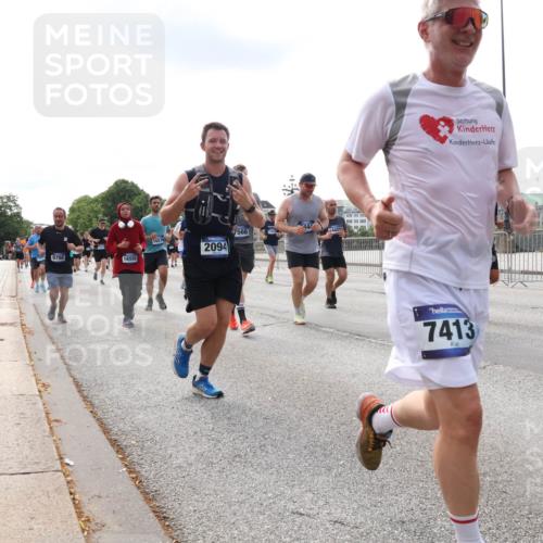 29.06.2025 - hella hamburg halbmarathon Lena Gebhardt http://msf.ph/oto/8416831 29.06.2025 10:17:51 Lombardsbrücke 9798, 16555, 16576, 2094, 7566, 7413, 1015, 1159, 1160, 1204, 1268, 1274, 1325, 1458, 1622, 1641, 1749, 1795, 1982, 2094, 2147, 2259, 2305, 2548, 2860, 2931, 3138, 3292, 3802, 3803, 3977, 4194, 4218, 4852, 5002, 5004, 5290, 5611, 5733, 6254, 6270, 6336, 6352, 6520, 6786, 7011, 7094, 7258, 7291, 7410, 7413, 7566, 7641, 7649, 7838, 7844, 7882, 7883, 8128, 8144, 8210, 8248, 8309, 8351, 8607, 8799, 8895, 9400, 9539, 9717, 9734, 9798, 9848, 9964, 10174, 10332, 10509 meine-sportfotos.de