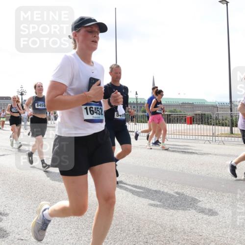29.06.2025 - hella hamburg halbmarathon Lena Gebhardt http://msf.ph/oto/8416848 29.06.2025 10:42:25 Lombardsbrücke 108, 8459, 144, 1754, 16452, 14589, 5419, 110, 11074, 1039, 1150, 1360, 1624, 1752, 1929, 1957, 1994, 2069, 2134, 2145, 2401, 2523, 2538, 2580, 2940, 2941, 2974, 3276, 3326, 3568, 3605, 3874, 4329, 4334, 4353, 4735, 4736, 4778, 4885, 4891, 4892, 5403, 5417, 5419, 5671, 5810, 6120, 6136, 6153, 6764, 6828, 6837, 6917, 7040, 7260, 7357, 7513, 7557, 7666, 8014, 8459, 8525, 8526, 8529, 8712, 8816, 8908, 9008, 9223, 9370, 9980, 10027, 10454, 10532, 10623, 10697, 13241 meine-sportfotos.de