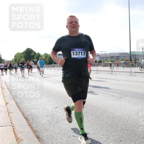 29.06.2025 - hella hamburg halbmarathon Lena Gebhardt http://msf.ph/oto/8416869 29.06.2025 10:05:16 Lombardsbrücke 13717, 1126, 1559, 1863, 1936, 1981, 2288, 2298, 2424, 2628, 3071, 3413, 3578, 4014, 4220, 4394, 4538, 4782, 4951, 5073, 6059, 6907, 6908, 7302, 7826, 8089, 8999, 9007, 9019, 9075, 9165, 9559, 9680, 10343, 10694, 11088, 11551, 11595, 11784, 11873, 12557, 13221, 13242, 13327, 13717, 14203, 14465, 14642, 16092, 16134, 16357, 16478, 16546, 16579, 16847, 17112, 17707, 17814, 17818, 18189, 18616, 18617, 19034 meine-sportfotos.de