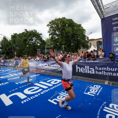 29.06.2025 - hella hamburg halbmarathon Zöllner http://msf.ph/oto/8416879 29.06.2025 10:50:34 Ziel 1750, 3414, 4127, 5447, 6282, 7397, 8153, 8576, 11214, 11455, 12624, 13812, 14626, 15803, 16806, 17179, 17247, 17319, 18006, 18394 meine-sportfotos.de