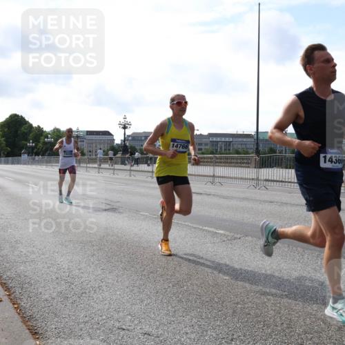 29.06.2025 - hella hamburg halbmarathon Lena Gebhardt http://msf.ph/oto/8416886 29.06.2025 09:40:49 Lombardsbrücke 15526, 14766, 14360, 34, 54, 5253, 6530, 6816, 9151, 9447, 9475, 11210, 11829, 12373, 12678, 14302, 14360, 14766, 15526, 16068, 16245, 16988, 17771, 18930 meine-sportfotos.de