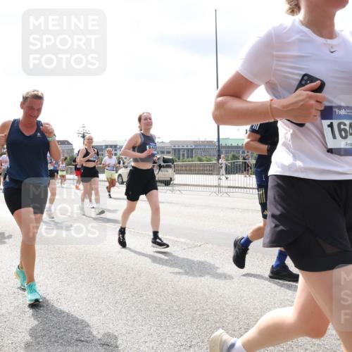 29.06.2025 - hella hamburg halbmarathon Lena Gebhardt http://msf.ph/oto/8416898 29.06.2025 10:42:26 Lombardsbrücke 10842, 16452, 1039, 1150, 1360, 1624, 1752, 1929, 1957, 1994, 2069, 2134, 2145, 2401, 2523, 2538, 2580, 2940, 2941, 2974, 3276, 3326, 3568, 3605, 3874, 4092, 4329, 4334, 4353, 4735, 4736, 4778, 4885, 4891, 4892, 5403, 5417, 5419, 5671, 5810, 6120, 6136, 6153, 6764, 6828, 6837, 6917, 7040, 7260, 7357, 7513, 7557, 7666, 8014, 8459, 8525, 8526, 8529, 8712, 8816, 8908, 9008, 9223, 9370, 9980, 10027, 10454, 10532, 10697, 12441, 13241 meine-sportfotos.de