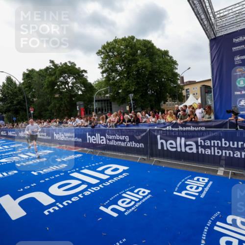 29.06.2025 - hella hamburg halbmarathon Zöllner http://msf.ph/oto/8416905 29.06.2025 10:28:12 Ziel 14757, 15883 meine-sportfotos.de