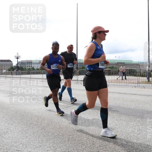 29.06.2025 - hella hamburg halbmarathon Lena Gebhardt http://msf.ph/oto/8416916 29.06.2025 10:26:45 Lombardsbrücke 15807, 180, 1212, 1300, 1793, 1973, 2045, 2643, 4267, 4268, 4315, 4507, 4509, 4844, 5494, 6625, 6905, 7069, 7929, 8056, 8079, 8357, 8942, 9186, 10465, 11270, 11740, 12071, 12126, 13264, 13462, 14930, 15027, 15807, 15878, 16479, 16788, 17300, 17675, 17712, 18074, 18087, 18516, 18962, 18978 meine-sportfotos.de