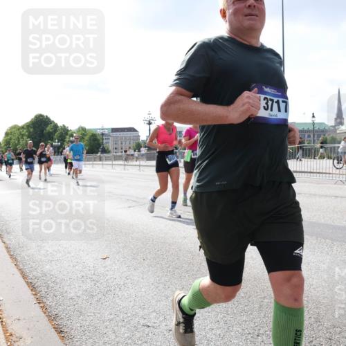 29.06.2025 - hella hamburg halbmarathon Lena Gebhardt http://msf.ph/oto/8416917 29.06.2025 10:05:17 Lombardsbrücke 9007, 3717, 1126, 1559, 1863, 1936, 1981, 2288, 2298, 2424, 2624, 2628, 3071, 3413, 3578, 4014, 4220, 4394, 4538, 4782, 4951, 5073, 6059, 6907, 6908, 7302, 7826, 8089, 8999, 9007, 9019, 9075, 9165, 9559, 9680, 9736, 9737, 9738, 10343, 10694, 11088, 11551, 11595, 11784, 11873, 12557, 13221, 13242, 13327, 13717, 14203, 14465, 14642, 16092, 16134, 16357, 16478, 16546, 16579, 16847, 17112, 17707, 17818, 18189, 18616, 18617, 19034 meine-sportfotos.de