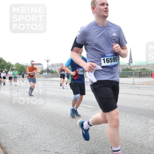 29.06.2025 - hella hamburg halbmarathon Lena Gebhardt http://msf.ph/oto/8416920 29.06.2025 10:51:52 Lombardsbrücke 0830, 3991, 8399, 16595, 1418, 1978, 1997, 2308, 2484, 2485, 2593, 2736, 2778, 3038, 3240, 3991, 4087, 4273, 4598, 4606, 4748, 4808, 4878, 5062, 5291, 5394, 5534, 5716, 5717, 6007, 6091, 6456, 6604, 6885, 6945, 6947, 6954, 7682, 7769, 7841, 7871, 7992, 8125, 8250, 8251, 8399, 8621, 9220, 9340, 9460, 9462, 9582, 9583, 9590, 9594, 9673, 9730, 9763, 10496, 10521, 10533, 10673, 10693, 10830, 11101, 11268, 11375, 11575, 11875, 12065 meine-sportfotos.de