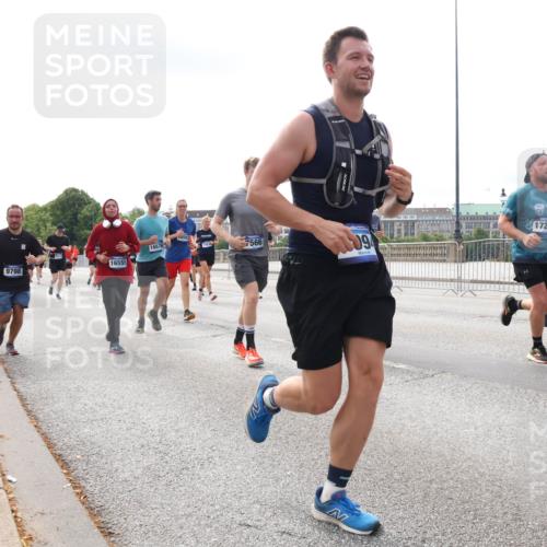 29.06.2025 - hella hamburg halbmarathon Lena Gebhardt http://msf.ph/oto/8416934 29.06.2025 10:17:51 Lombardsbrücke 9798, 16555, 16576, 58, 7566, 09, 17269, 1270, 1015, 1159, 1160, 1204, 1268, 1274, 1325, 1458, 1622, 1641, 1749, 1795, 1982, 2094, 2147, 2259, 2305, 2548, 2860, 2931, 3138, 3292, 3802, 3803, 3977, 4194, 4218, 4852, 5002, 5004, 5290, 5611, 5733, 6254, 6270, 6336, 6352, 6520, 6786, 7011, 7094, 7258, 7291, 7410, 7413, 7566, 7641, 7649, 7838, 7844, 7882, 7883, 8128, 8144, 8210, 8248, 8309, 8351, 8607, 8799, 8895, 9400, 9539, 9717, 9734, 9798, 9848, 9964, 10174, 10332, 10509 meine-sportfotos.de