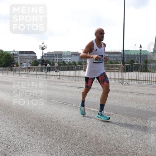 29.06.2025 - hella hamburg halbmarathon Lena Gebhardt http://msf.ph/oto/8416946 29.06.2025 09:40:50 Lombardsbrücke 526, 34, 54, 5253, 6530, 6816, 9151, 9447, 9475, 11210, 11829, 12373, 12678, 14302, 14360, 14766, 15526, 16068, 16245, 16988, 17771, 18930 meine-sportfotos.de
