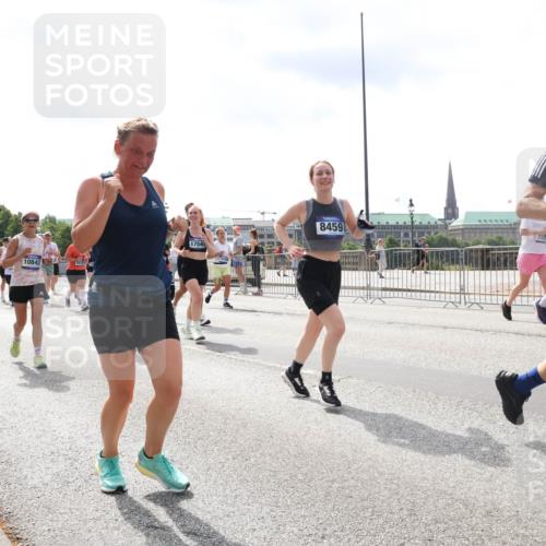 29.06.2025 - hella hamburg halbmarathon Lena Gebhardt http://msf.ph/oto/8416950 29.06.2025 10:42:26 Lombardsbrücke 10842, 17547, 8459, 541, 1039, 1150, 1360, 1624, 1752, 1929, 1957, 1994, 2069, 2134, 2145, 2401, 2523, 2538, 2580, 2940, 2941, 2974, 3276, 3326, 3568, 3605, 3874, 4092, 4329, 4334, 4353, 4735, 4736, 4778, 4885, 4891, 4892, 5403, 5417, 5419, 5671, 5810, 6120, 6136, 6153, 6764, 6828, 6837, 6917, 7040, 7260, 7357, 7513, 7557, 7666, 8014, 8459, 8525, 8526, 8529, 8712, 8816, 8908, 9008, 9223, 9370, 9980, 10027, 10454, 10532, 10697, 12441, 13241 meine-sportfotos.de