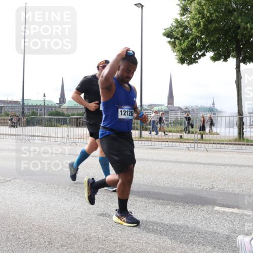 29.06.2025 - hella hamburg halbmarathon Lena Gebhardt http://msf.ph/oto/8416959 29.06.2025 10:26:46 Lombardsbrücke 12126, 1300, 1793, 1973, 2045, 2643, 4267, 4268, 4315, 4358, 4507, 4509, 4844, 5494, 6625, 6637, 6905, 7069, 7929, 8056, 8079, 8357, 8942, 9186, 10465, 11110, 11270, 11740, 12071, 12126, 13264, 13462, 14930, 15027, 15807, 15878, 16479, 16788, 17300, 17675, 17712, 18074, 18087, 18516, 18962, 18978 meine-sportfotos.de