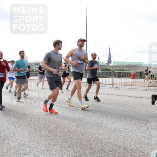 29.06.2025 - hella hamburg halbmarathon Lena Gebhardt http://msf.ph/oto/8416972 29.06.2025 10:17:52 Lombardsbrücke 798, 16555, 603, 16571, 66, 1115, 1726, 27, 7844, 1015, 1159, 1160, 1204, 1268, 1274, 1325, 1458, 1554, 1622, 1641, 1749, 1795, 1982, 2094, 2147, 2259, 2305, 2548, 2931, 3138, 3292, 3802, 3803, 3977, 4194, 4218, 4852, 5002, 5004, 5290, 5611, 5733, 6254, 6270, 6336, 6352, 6520, 6786, 7011, 7094, 7258, 7291, 7413, 7566, 7641, 7649, 7838, 7844, 7882, 7883, 8128, 8144, 8248, 8309, 8351, 8607, 8799, 8895, 9400, 9539, 9717, 9734, 9798, 9844, 9848, 9964, 10174, 10332, 10509 meine-sportfotos.de