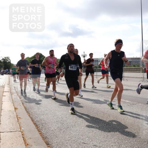 29.06.2025 - hella hamburg halbmarathon Lena Gebhardt http://msf.ph/oto/8416974 29.06.2025 09:51:05 Lombardsbrücke 434, 888, 9833, 10415, 1136, 1256, 1441, 1677, 1912, 1941, 1962, 2546, 2579, 3056, 3626, 3700, 3947, 4854, 4888, 4889, 4893, 5026, 5087, 5275, 5387, 5506, 5508, 5752, 5916, 6080, 6429, 6593, 6639, 6686, 6687, 6721, 6901, 7110, 7116, 7284, 7378, 7635, 7693, 7962, 8091, 8122, 8319, 8574, 8958, 8966, 9262, 9313, 9371, 9380, 9755, 9833, 9885, 10064, 10193, 10415, 10469, 10783, 10922, 11281, 11284, 11305, 11907, 12153, 14201 meine-sportfotos.de