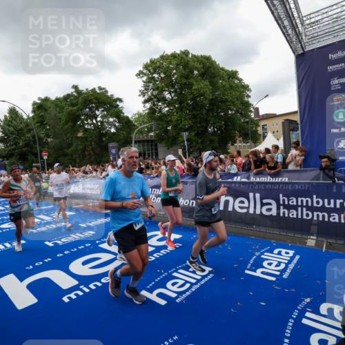 29.06.2025 - hella hamburg halbmarathon Zöllner http://msf.ph/oto/8416982 29.06.2025 10:50:41 Ziel 1399, 1750, 4346, 6282, 6662, 6712, 7134, 7397, 7583, 7786, 7952, 8576, 9057, 11214, 11356, 13701, 13808, 13812, 13875, 15519, 15803, 16291, 16806, 17179, 17247, 18006, 18413, 18820 meine-sportfotos.de