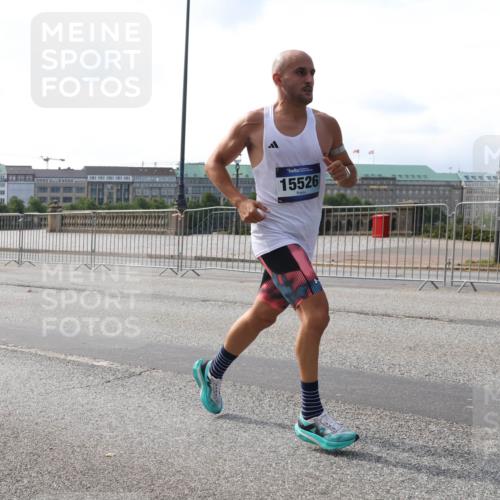 29.06.2025 - hella hamburg halbmarathon Lena Gebhardt http://msf.ph/oto/8416985 29.06.2025 09:40:50 Lombardsbrücke 15526, 34, 54, 5253, 6530, 6816, 9151, 9447, 9475, 11210, 11829, 12373, 12678, 14302, 14360, 14766, 15526, 16068, 16245, 16988, 17771, 18930 meine-sportfotos.de