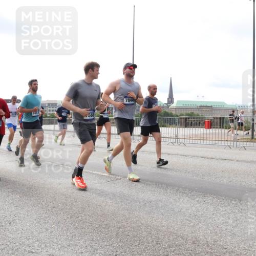 29.06.2025 - hella hamburg halbmarathon Lena Gebhardt http://msf.ph/oto/8416993 29.06.2025 10:17:52 Lombardsbrücke 16555, 16038, 16576, 11916, 566, 7844, 17269, 1015, 1159, 1160, 1204, 1268, 1274, 1325, 1458, 1554, 1622, 1641, 1749, 1795, 1982, 2094, 2147, 2259, 2305, 2548, 2931, 3138, 3292, 3802, 3803, 3977, 4194, 4218, 4852, 5002, 5004, 5290, 5611, 5733, 6254, 6270, 6336, 6352, 6520, 6786, 7011, 7094, 7258, 7291, 7413, 7566, 7641, 7649, 7838, 7844, 7882, 7883, 8128, 8144, 8248, 8309, 8351, 8607, 8799, 8895, 9400, 9539, 9717, 9734, 9798, 9844, 9848, 9964, 10174, 10332, 10509 meine-sportfotos.de