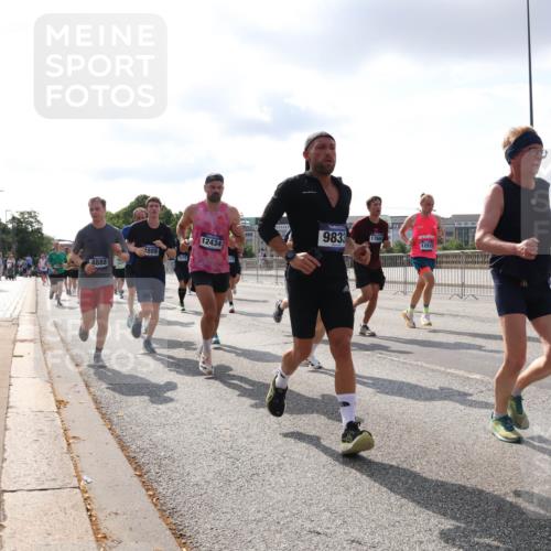 29.06.2025 - hella hamburg halbmarathon Lena Gebhardt http://msf.ph/oto/8416996 29.06.2025 09:51:06 Lombardsbrücke 12434, 9833, 17668, 12915, 889, 4888, 1041, 1136, 1256, 1441, 1677, 1912, 1941, 1962, 2546, 2579, 3056, 3626, 3700, 3947, 4854, 4888, 4889, 4893, 5026, 5087, 5275, 5387, 5506, 5752, 5916, 6080, 6429, 6593, 6639, 6686, 6687, 6721, 6901, 7110, 7116, 7284, 7378, 7635, 7693, 7962, 8091, 8122, 8319, 8574, 8958, 8966, 9262, 9313, 9371, 9380, 9755, 9833, 9885, 10064, 10193, 10415, 10469, 10783, 11281, 11284, 11305, 11907, 12153, 14201 meine-sportfotos.de