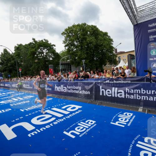 29.06.2025 - hella hamburg halbmarathon Zöllner http://msf.ph/oto/8417016 29.06.2025 10:28:21 Ziel 3075, 7389, 12529, 14140, 16711 meine-sportfotos.de