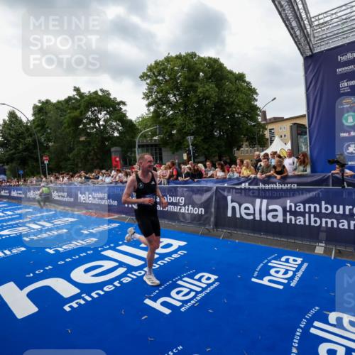 29.06.2025 - hella hamburg halbmarathon Zöllner http://msf.ph/oto/8417028 29.06.2025 10:28:22 Ziel 3075, 7389, 12529, 14140, 16711 meine-sportfotos.de