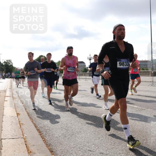 29.06.2025 - hella hamburg halbmarathon Lena Gebhardt http://msf.ph/oto/8417037 29.06.2025 09:51:06 Lombardsbrücke 888, 4889, 275, 12434, 538, 16224, 9833, 12915, 1136, 1256, 1441, 1677, 1912, 1941, 1962, 2546, 2579, 3056, 3626, 3700, 3947, 4854, 4888, 4889, 4893, 5026, 5087, 5275, 5387, 5506, 5752, 5916, 6080, 6429, 6593, 6639, 6686, 6687, 6721, 6901, 7110, 7116, 7284, 7378, 7635, 7693, 7962, 8091, 8122, 8319, 8574, 8958, 8966, 9262, 9313, 9371, 9380, 9755, 9833, 9885, 10064, 10193, 10415, 10469, 10783, 11281, 11284, 11305, 11907, 12153, 14201 meine-sportfotos.de