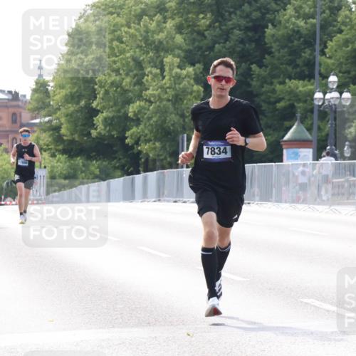 29.06.2025 - hella hamburg halbmarathon Lena Gebhardt http://msf.ph/oto/8417046 29.06.2025 09:41:00 Lombardsbrücke 11624, 7963, 17886, 7834, 5253, 6816, 7834, 7963, 9151, 9475, 11210, 11829, 12373, 14360, 14766, 15526, 17771, 17886, 18930 meine-sportfotos.de
