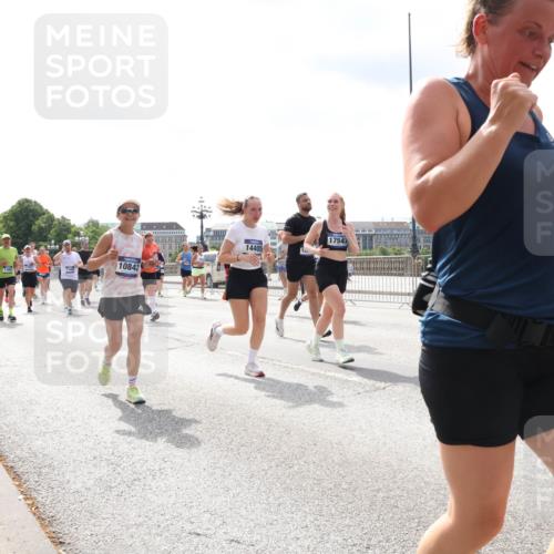 29.06.2025 - hella hamburg halbmarathon Lena Gebhardt http://msf.ph/oto/8417055 29.06.2025 10:42:27 Lombardsbrücke 10842, 14405, 17547, 8459, 1039, 1150, 1360, 1624, 1752, 1929, 1957, 1994, 2069, 2134, 2145, 2401, 2523, 2538, 2580, 2940, 2941, 2974, 3276, 3326, 3568, 3605, 3874, 4092, 4329, 4334, 4353, 4735, 4736, 4778, 4885, 4891, 4892, 5403, 5417, 5419, 5671, 5810, 6120, 6136, 6153, 6764, 6828, 6837, 6917, 7040, 7260, 7357, 7513, 7557, 7666, 8014, 8459, 8525, 8526, 8529, 8712, 8816, 9008, 9223, 9370, 9980, 10027, 10454, 10532, 10697, 12441, 13241 meine-sportfotos.de