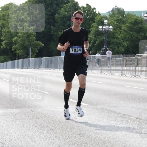 29.06.2025 - hella hamburg halbmarathon Lena Gebhardt http://msf.ph/oto/8417063 29.06.2025 09:41:01 Lombardsbrücke 17886, 7834, 5253, 6816, 7834, 7963, 9151, 9475, 11210, 11829, 12373, 14360, 14766, 15526, 17771, 17886, 18930 meine-sportfotos.de
