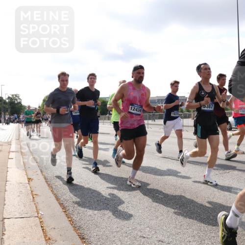 29.06.2025 - hella hamburg halbmarathon Lena Gebhardt http://msf.ph/oto/8417071 29.06.2025 09:51:06 Lombardsbrücke 12434, 16224, 18650, 5387, 1291, 983, 1136, 1256, 1441, 1677, 1912, 1941, 1962, 2546, 2579, 3056, 3626, 3700, 3947, 4854, 4888, 4889, 4893, 5026, 5087, 5275, 5387, 5506, 5752, 5916, 6080, 6429, 6593, 6639, 6686, 6687, 6721, 6901, 7110, 7116, 7284, 7378, 7635, 7693, 7962, 8091, 8122, 8319, 8574, 8958, 8966, 9262, 9313, 9371, 9380, 9755, 9833, 9885, 10064, 10193, 10415, 10469, 10783, 11281, 11284, 11305, 11907, 12153, 14201 meine-sportfotos.de