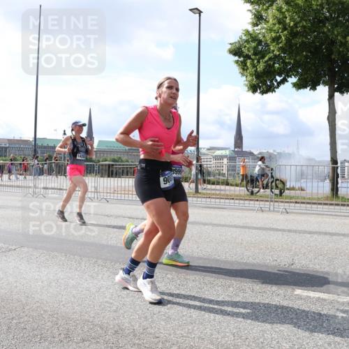 29.06.2025 - hella hamburg halbmarathon Lena Gebhardt http://msf.ph/oto/8417073 29.06.2025 10:05:18 Lombardsbrücke 1420, 900, 8999, 1126, 1559, 1863, 1936, 1981, 2288, 2298, 2424, 2624, 3071, 3413, 3578, 4014, 4220, 4394, 4782, 4951, 5073, 6059, 6907, 6908, 7302, 7826, 8089, 8999, 9007, 9019, 9075, 9165, 9559, 9680, 9736, 9737, 9738, 10343, 10694, 11088, 11551, 11595, 11784, 11873, 12557, 13221, 13242, 13327, 13717, 14203, 14465, 14642, 16092, 16134, 16478, 16546, 16579, 16847, 17112, 17707, 17818, 18189, 18616, 18617, 19034 meine-sportfotos.de