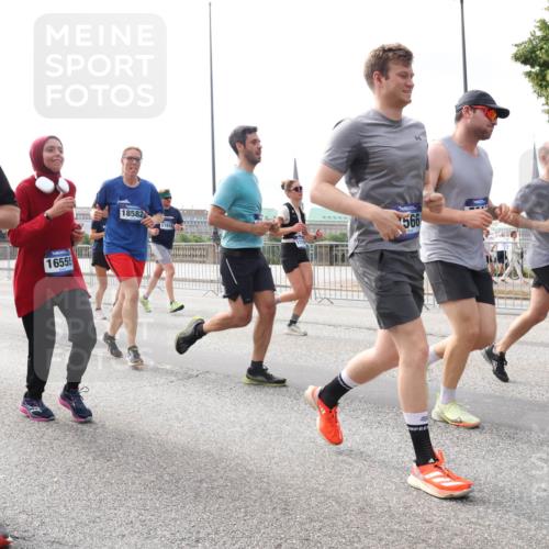 29.06.2025 - hella hamburg halbmarathon Lena Gebhardt http://msf.ph/oto/8417105 29.06.2025 10:17:53 Lombardsbrücke 9798, 16555, 18582, 11916, 566, 1442, 1015, 1159, 1160, 1204, 1268, 1274, 1325, 1458, 1554, 1622, 1641, 1749, 1795, 1982, 2094, 2147, 2259, 2305, 2548, 2931, 3138, 3292, 3977, 4194, 4218, 4852, 5002, 5004, 5290, 5611, 5733, 6254, 6270, 6336, 6352, 6786, 7011, 7094, 7258, 7291, 7413, 7566, 7641, 7649, 7838, 7844, 7882, 7883, 8067, 8128, 8144, 8248, 8351, 8607, 8799, 8895, 9400, 9539, 9717, 9734, 9798, 9844, 9848, 9964, 10174, 10332, 10509 meine-sportfotos.de