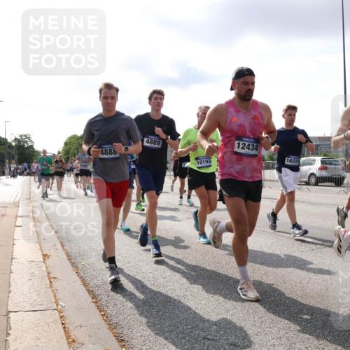 29.06.2025 - hella hamburg halbmarathon Lena Gebhardt http://msf.ph/oto/8417106 29.06.2025 09:51:06 Lombardsbrücke 4888, 4889, 10193, 12434, 16224, 5387, 12915, 1136, 1256, 1441, 1677, 1912, 1941, 1962, 2546, 2579, 3056, 3626, 3700, 3947, 4854, 4888, 4889, 4893, 5026, 5087, 5275, 5387, 5506, 5752, 5916, 6080, 6429, 6593, 6639, 6686, 6687, 6721, 6901, 7110, 7116, 7284, 7378, 7635, 7693, 7962, 8091, 8122, 8319, 8574, 8958, 8966, 9262, 9313, 9371, 9380, 9755, 9833, 9885, 10064, 10193, 10415, 10469, 10783, 11281, 11284, 11305, 11907, 12153, 14201 meine-sportfotos.de