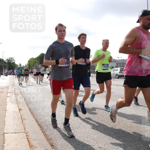 29.06.2025 - hella hamburg halbmarathon Lena Gebhardt http://msf.ph/oto/8417144 29.06.2025 09:51:07 Lombardsbrücke 88, 10193, 622, 1136, 1256, 1441, 1677, 1912, 1941, 1962, 2546, 2579, 3056, 3626, 3700, 3947, 4854, 4888, 4889, 4893, 5026, 5087, 5275, 5387, 5506, 5752, 5916, 6080, 6429, 6593, 6639, 6686, 6687, 6721, 6901, 7110, 7116, 7284, 7378, 7635, 7693, 7962, 8091, 8122, 8319, 8574, 8966, 9262, 9313, 9371, 9380, 9755, 9833, 9885, 10064, 10193, 10415, 10469, 10783, 11049, 11284, 11305, 11907, 12153, 14201 meine-sportfotos.de