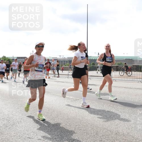 29.06.2025 - hella hamburg halbmarathon Lena Gebhardt http://msf.ph/oto/8417147 29.06.2025 10:42:27 Lombardsbrücke 1360, 0842, 14, 17547, 1039, 1150, 1360, 1624, 1752, 1929, 1957, 1994, 2069, 2134, 2145, 2401, 2523, 2538, 2580, 2940, 2941, 2974, 3276, 3326, 3568, 3605, 3874, 4092, 4329, 4334, 4353, 4735, 4736, 4778, 4885, 4891, 4892, 5403, 5417, 5419, 5671, 5810, 6120, 6136, 6153, 6764, 6828, 6837, 6917, 7040, 7260, 7357, 7513, 7557, 7666, 8014, 8459, 8525, 8526, 8529, 8712, 8816, 9008, 9223, 9370, 9980, 10027, 10454, 10532, 10697, 12441, 13241 meine-sportfotos.de