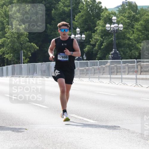 29.06.2025 - hella hamburg halbmarathon Lena Gebhardt http://msf.ph/oto/8417167 29.06.2025 09:41:06 Lombardsbrücke 7963, 8, 17886, 5253, 6816, 7834, 7963, 9475, 11210, 11624, 11829, 12373, 14360, 14766, 15526, 17771, 17886 meine-sportfotos.de