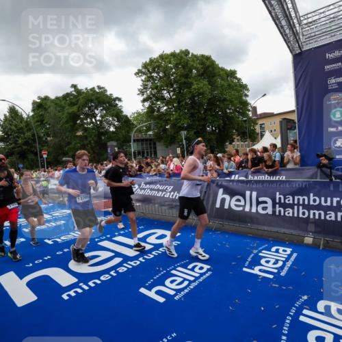 29.06.2025 - hella hamburg halbmarathon Zöllner http://msf.ph/oto/8417169 29.06.2025 10:50:48 Ziel 2234, 2788, 5115, 6712, 7134, 7952, 8657, 11356, 13701, 15426, 15720, 17129, 17908, 18229, 18370, 18820 meine-sportfotos.de