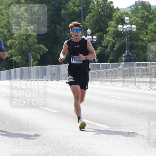 29.06.2025 - hella hamburg halbmarathon Lena Gebhardt http://msf.ph/oto/8417185 29.06.2025 09:41:06 Lombardsbrücke 10, 56, 8, 7963, 1788, 5253, 6816, 7834, 7963, 9475, 11210, 11624, 11829, 12373, 14360, 14766, 15526, 17771, 17886 meine-sportfotos.de