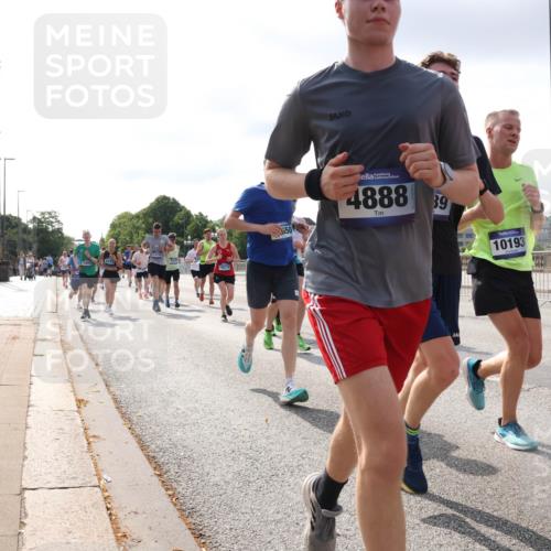 29.06.2025 - hella hamburg halbmarathon Lena Gebhardt http://msf.ph/oto/8417187 29.06.2025 09:51:07 Lombardsbrücke 12153, 18274, 650, 4888, 39, 10193, 1136, 1256, 1441, 1677, 1912, 1941, 1962, 2546, 2579, 3056, 3626, 3700, 3947, 4854, 4888, 4889, 4893, 5026, 5087, 5275, 5387, 5506, 5752, 5916, 6080, 6429, 6593, 6639, 6686, 6687, 6721, 6901, 7110, 7116, 7284, 7378, 7635, 7693, 7962, 8091, 8122, 8319, 8574, 8966, 9262, 9313, 9371, 9380, 9755, 9833, 9885, 10064, 10193, 10415, 10469, 10783, 11049, 11284, 11305, 11907, 12153, 14201 meine-sportfotos.de