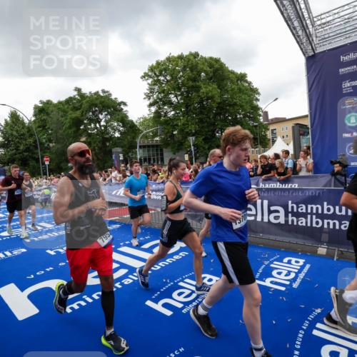 29.06.2025 - hella hamburg halbmarathon Zöllner http://msf.ph/oto/8417190 29.06.2025 10:50:49 Ziel 2234, 2788, 5115, 6712, 7134, 7952, 8657, 10750, 11356, 13701, 15426, 15720, 17129, 17908, 18182, 18229, 18370, 18820 meine-sportfotos.de