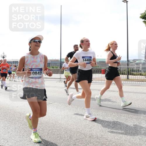 29.06.2025 - hella hamburg halbmarathon Lena Gebhardt http://msf.ph/oto/8417196 29.06.2025 10:42:28 Lombardsbrücke 6828, 0842, 1432, 14405, 1039, 1150, 1360, 1624, 1752, 1929, 1957, 1994, 2069, 2134, 2145, 2401, 2523, 2538, 2580, 2940, 2941, 2974, 3276, 3326, 3568, 3605, 3874, 4092, 4329, 4334, 4353, 4735, 4736, 4778, 4885, 4891, 4892, 5403, 5417, 5419, 5671, 5810, 6120, 6136, 6153, 6764, 6828, 6837, 6917, 7040, 7260, 7357, 7513, 7557, 7666, 8014, 8459, 8525, 8526, 8529, 8712, 8816, 9008, 9223, 9370, 9980, 10027, 10454, 10532, 10697, 12441, 13241 meine-sportfotos.de