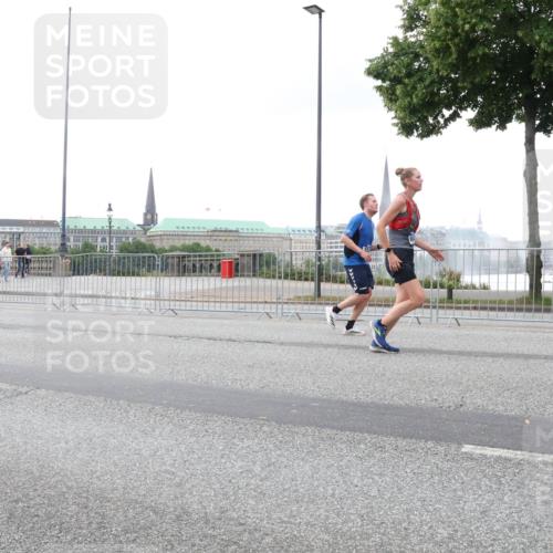 29.06.2025 - hella hamburg halbmarathon Lena Gebhardt http://msf.ph/oto/8417221 29.06.2025 10:51:56 Lombardsbrücke 1418, 1978, 1997, 2308, 2593, 2736, 2778, 3038, 3240, 3991, 4087, 4273, 4436, 4598, 4606, 4748, 4808, 5062, 5291, 5534, 5716, 5717, 6007, 6091, 6404, 6406, 6456, 6604, 6885, 6945, 6947, 6954, 6985, 7682, 7841, 7871, 7992, 8125, 8194, 8196, 8250, 8251, 8399, 8621, 9220, 9340, 9460, 9462, 9590, 9594, 9673, 9730, 10342, 10496, 10521, 10533, 10673, 10693, 10830, 11101, 11126, 11127, 11268, 11375, 11875, 12065 meine-sportfotos.de