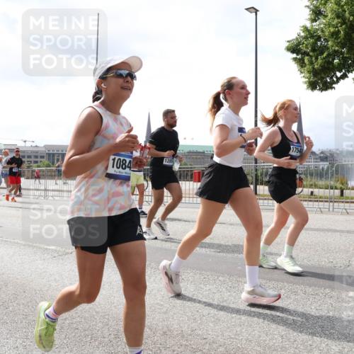 29.06.2025 - hella hamburg halbmarathon Lena Gebhardt http://msf.ph/oto/8417224 29.06.2025 10:42:28 Lombardsbrücke 113, 6828, 1084, 1285, 17547, 1039, 1150, 1360, 1624, 1752, 1929, 1957, 1994, 2069, 2134, 2145, 2401, 2523, 2538, 2580, 2940, 2941, 2974, 3276, 3326, 3568, 3605, 3874, 4092, 4329, 4334, 4353, 4735, 4736, 4778, 4885, 4891, 4892, 5403, 5417, 5419, 5671, 5810, 6120, 6136, 6153, 6764, 6828, 6837, 6917, 7040, 7260, 7357, 7513, 7557, 7666, 8014, 8459, 8525, 8526, 8529, 8712, 8816, 9008, 9223, 9370, 9980, 10027, 10454, 10532, 10697, 12441, 13241 meine-sportfotos.de