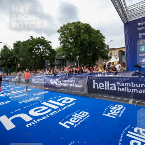 29.06.2025 - hella hamburg halbmarathon Zöllner http://msf.ph/oto/8417270 29.06.2025 10:28:43 Ziel 1953, 3968, 6090, 10222, 15655, 17213 meine-sportfotos.de