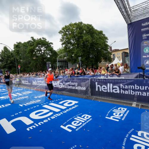 29.06.2025 - hella hamburg halbmarathon Zöllner http://msf.ph/oto/8417285 29.06.2025 10:28:44 Ziel 1953, 3968, 6090, 10222, 15655, 17213, 17428 meine-sportfotos.de