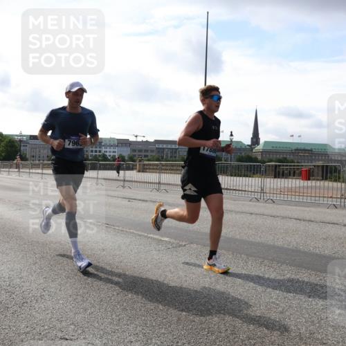 29.06.2025 - hella hamburg halbmarathon Lena Gebhardt http://msf.ph/oto/8417297 29.06.2025 09:41:09 Lombardsbrücke 17886, 796, 7834, 7963, 10234, 11624, 11829, 12373, 14360, 14766, 15526, 17771, 17886 meine-sportfotos.de