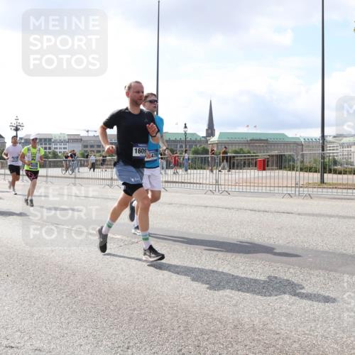 29.06.2025 - hella hamburg halbmarathon Lena Gebhardt http://msf.ph/oto/8417319 29.06.2025 10:05:20 Lombardsbrücke 3578, 4220, 1609, 478, 1126, 1559, 1863, 1936, 1981, 2288, 2298, 2424, 2624, 3071, 3413, 3578, 4014, 4220, 4782, 4951, 5073, 6059, 6907, 6908, 7302, 7826, 8089, 8999, 9007, 9019, 9075, 9165, 9559, 9680, 9736, 9737, 9738, 10343, 10694, 11088, 11595, 11784, 11873, 11958, 12557, 13221, 13242, 13327, 13717, 14203, 14465, 14642, 16092, 16134, 16478, 16546, 16579, 16847, 17112, 17707, 17818, 18189, 18616, 18617, 19034, 19248 meine-sportfotos.de