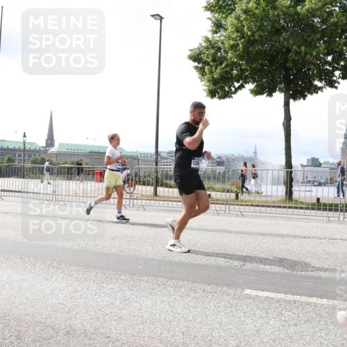 29.06.2025 - hella hamburg halbmarathon Lena Gebhardt http://msf.ph/oto/8417323 29.06.2025 10:42:28 Lombardsbrücke 1285, 1039, 1150, 1360, 1624, 1752, 1929, 1957, 1994, 2069, 2134, 2145, 2401, 2523, 2538, 2580, 2940, 2941, 2974, 3276, 3326, 3568, 3605, 3874, 4092, 4329, 4334, 4353, 4735, 4736, 4778, 4885, 4891, 4892, 5403, 5417, 5419, 5671, 5810, 6120, 6136, 6153, 6764, 6828, 6837, 6917, 7040, 7260, 7357, 7513, 7557, 7666, 8014, 8459, 8525, 8526, 8529, 8712, 8816, 9008, 9223, 9370, 9980, 10027, 10454, 10532, 10697, 12441, 13241 meine-sportfotos.de
