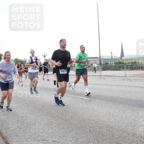 29.06.2025 - hella hamburg halbmarathon Lena Gebhardt http://msf.ph/oto/8417324 29.06.2025 10:51:57 Lombardsbrücke 4, 18780, 1126, 17641, 3240, 9590, 6007, 17364, 1418, 1978, 1997, 2308, 2593, 2736, 2778, 3038, 3240, 3991, 4087, 4273, 4436, 4598, 4606, 4748, 4808, 5062, 5291, 5534, 5716, 5717, 6007, 6091, 6403, 6404, 6406, 6456, 6604, 6885, 6945, 6947, 6954, 6985, 7682, 7841, 7871, 7992, 8125, 8194, 8196, 8250, 8251, 8399, 8621, 9220, 9340, 9460, 9462, 9590, 9594, 9673, 9730, 10342, 10496, 10521, 10533, 10673, 10693, 10830, 11101, 11126, 11127, 11268, 11375, 11875, 12065 meine-sportfotos.de
