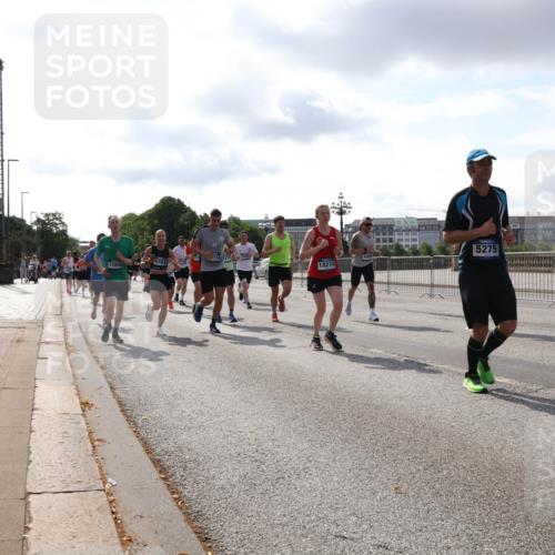 29.06.2025 - hella hamburg halbmarathon Lena Gebhardt http://msf.ph/oto/8417332 29.06.2025 09:51:08 Lombardsbrücke 1531371, 6593, 18274, 12808, 5275, 1570, 1136, 1256, 1441, 1677, 1912, 1941, 1962, 2546, 2579, 3056, 3626, 3700, 3947, 4854, 4888, 4889, 4893, 5026, 5087, 5275, 5387, 5506, 5752, 5916, 6080, 6429, 6593, 6639, 6686, 6687, 6721, 6901, 7110, 7116, 7284, 7378, 7635, 7693, 7962, 8091, 8122, 8319, 8574, 8966, 9262, 9313, 9371, 9380, 9755, 9833, 9885, 10064, 10193, 10415, 10469, 10783, 11049, 11284, 11305, 11907, 12153, 14201 meine-sportfotos.de