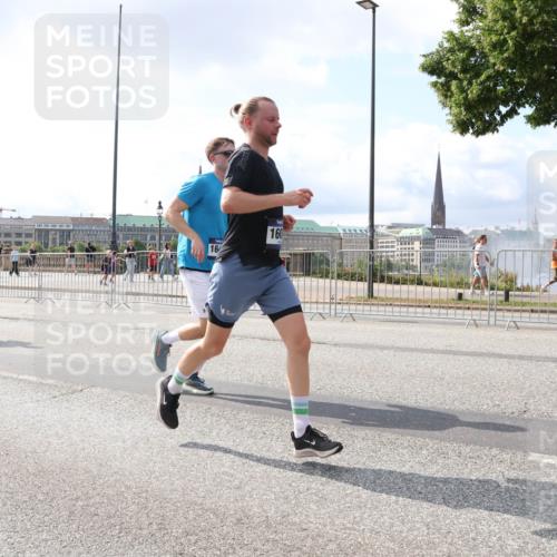 29.06.2025 - hella hamburg halbmarathon Lena Gebhardt http://msf.ph/oto/8417342 29.06.2025 10:05:21 Lombardsbrücke 20, 6059, 16, 160, 1126, 1863, 1936, 1981, 2288, 2298, 2424, 2624, 3071, 3413, 3578, 4014, 4220, 4782, 5073, 6059, 6907, 6908, 7302, 7826, 8089, 8999, 9007, 9019, 9075, 9165, 9559, 9680, 9736, 9737, 9738, 10343, 10694, 11088, 11595, 11784, 11873, 11958, 12557, 13221, 13242, 13327, 13717, 14203, 14465, 14642, 16092, 16134, 16478, 16546, 16579, 16847, 17112, 17707, 17818, 18189, 18616, 18617, 19034, 19248 meine-sportfotos.de
