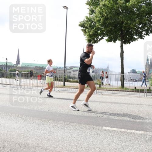 29.06.2025 - hella hamburg halbmarathon Lena Gebhardt http://msf.ph/oto/8417347 29.06.2025 10:42:29 Lombardsbrücke 143, 128, 1039, 1150, 1360, 1624, 1656, 1752, 1929, 1957, 1994, 2069, 2134, 2145, 2401, 2523, 2538, 2580, 2940, 2941, 2974, 3276, 3326, 3568, 3605, 3874, 4092, 4329, 4334, 4353, 4735, 4736, 4778, 4885, 4891, 4892, 5403, 5417, 5419, 5671, 5810, 6120, 6136, 6764, 6828, 6837, 6917, 7040, 7260, 7357, 7513, 7557, 7666, 8014, 8459, 8525, 8526, 8529, 8712, 8816, 9008, 9223, 9370, 9980, 10027, 10454, 10532, 10697, 12441, 13241 meine-sportfotos.de